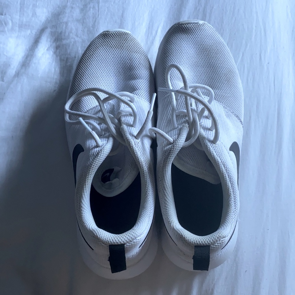 Nike White Roshes